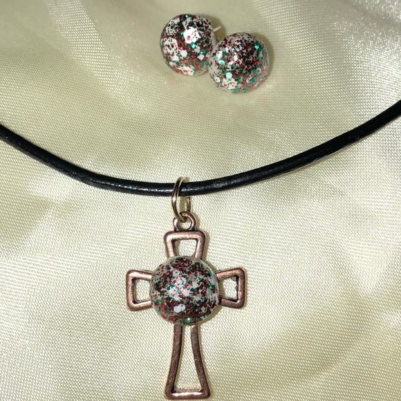 Cross pendant w Christmas color & earrings NWT - Picture 3 of 8